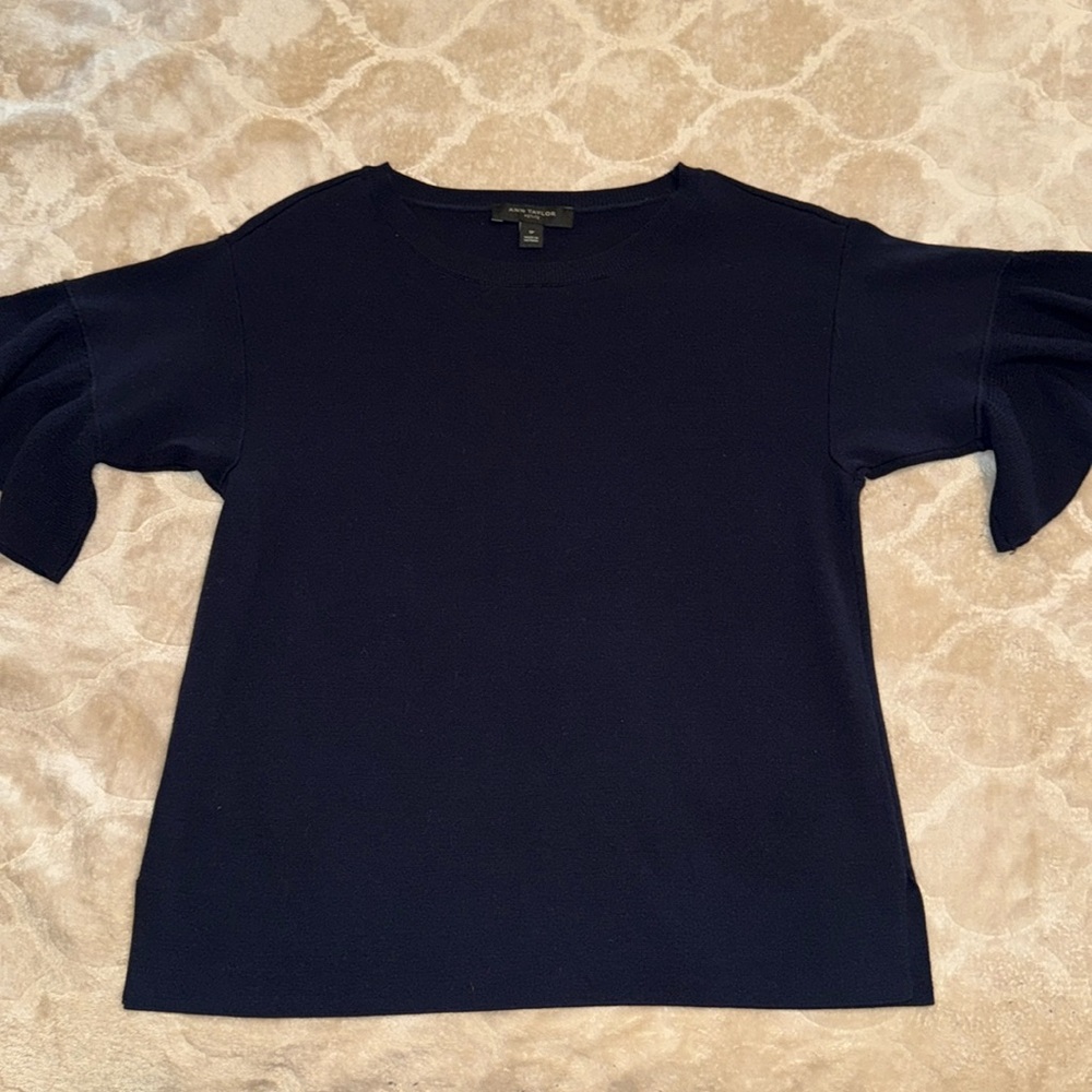 EUC NAVY KNIT TOP
